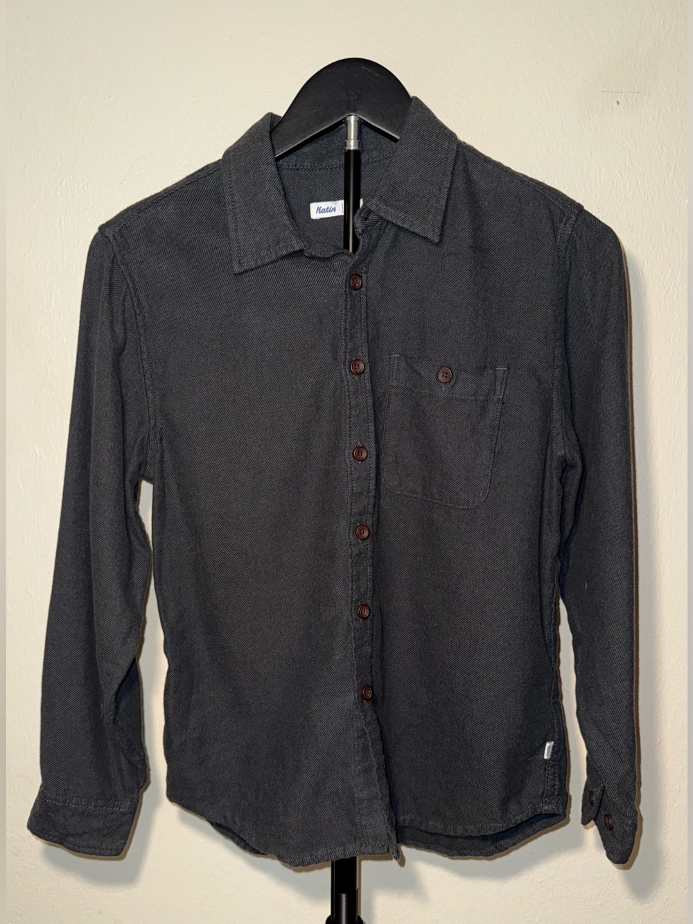 Katin boys Twiller long sleeve charcoal gray button up, size 10/12